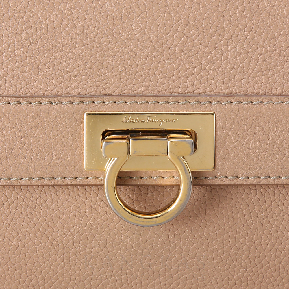 FERRAGAMO(USED)페레가모 간치니 로고 플랩 크로스백